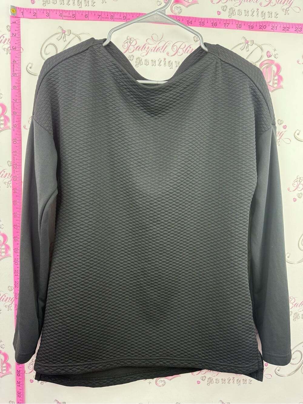 MEC sweater pull over diamond quilt Women's Black Quilted Scoop Neck Sweater